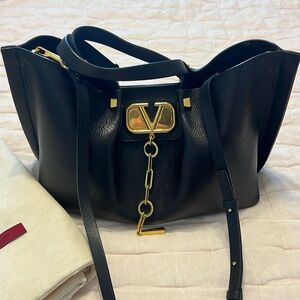 Valentino Garavani Vlogo Escape Medium Tote